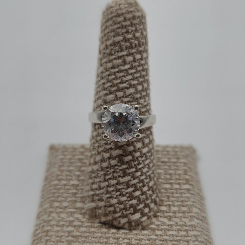 Size 8 Sterling Silver Single Round Good Size Cubic Zirconia Ring A2646